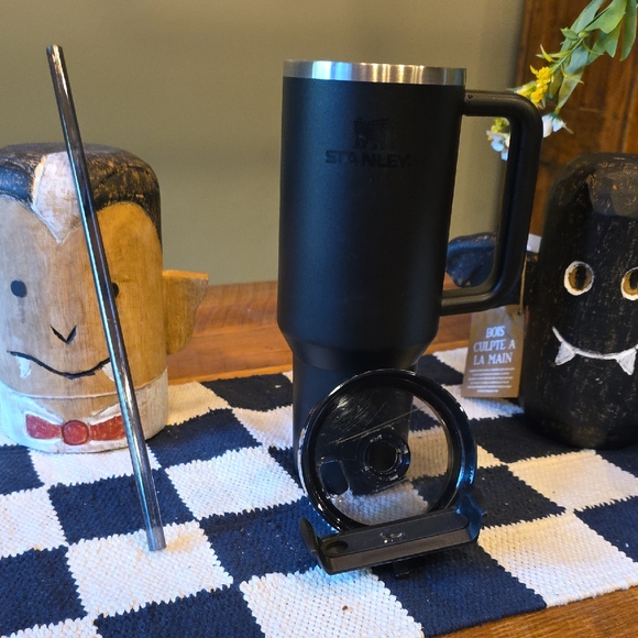 Stanley Matte Black Travel Mug with Handle - Picture 2 of 10